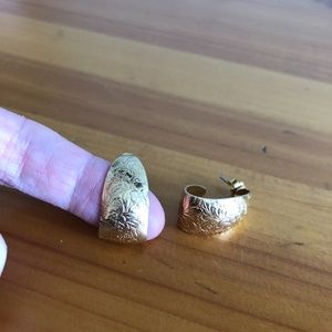 Vintage floral etched gold earrings